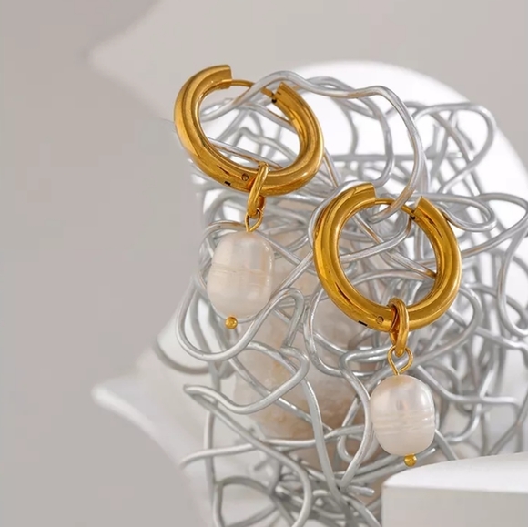 Exquisite Dangle Pearl Earrings - Picture 4 of 7